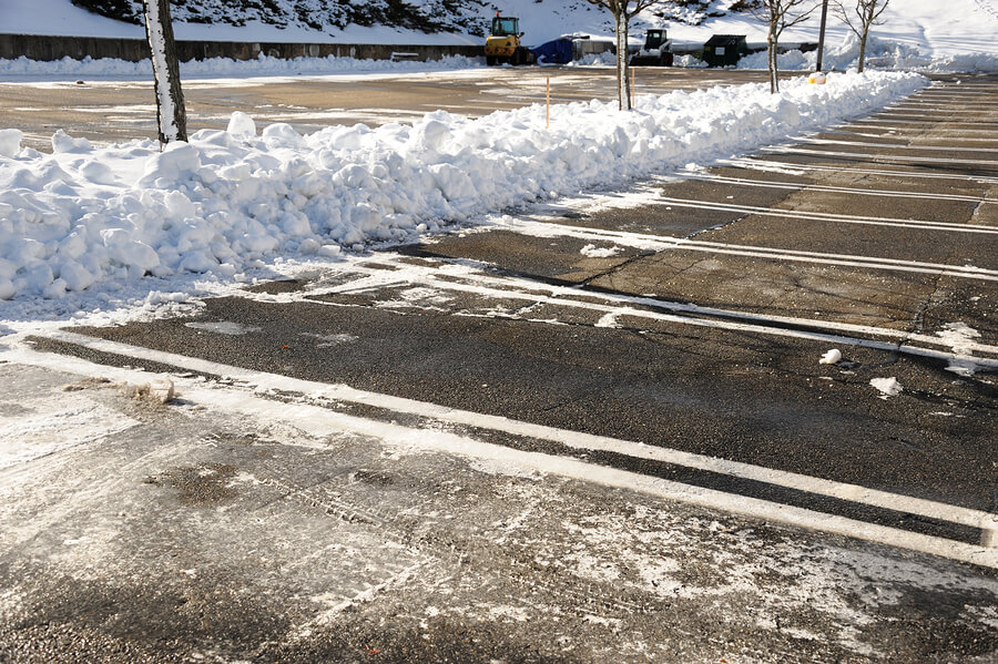 Common Asphalt Pavement Damage Caused by Snowy Weather