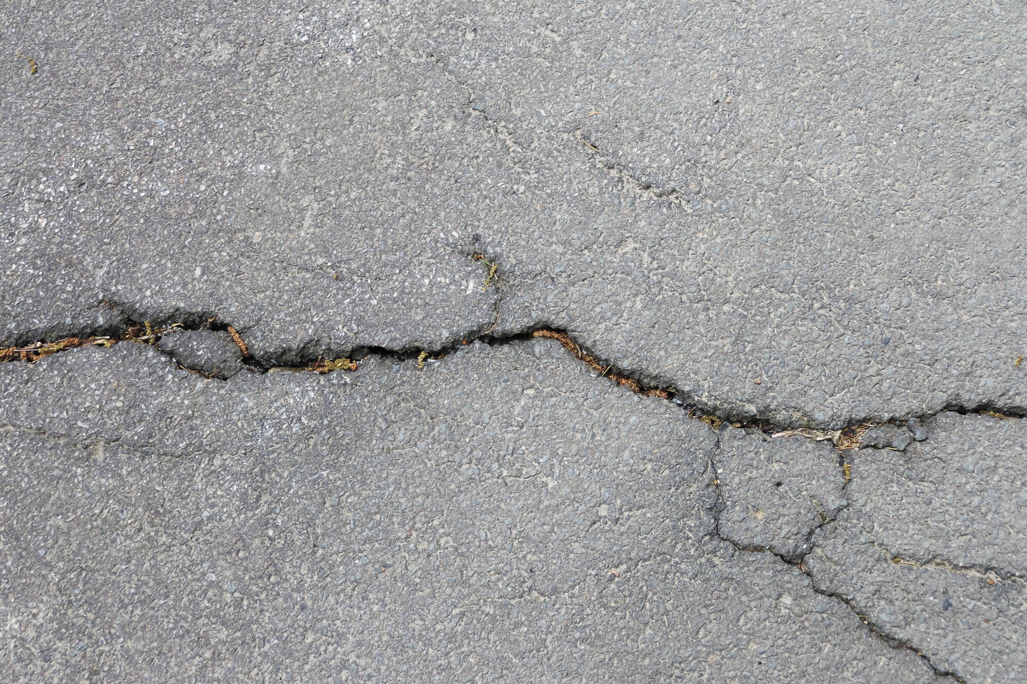 types of cracks in asphalt pavement